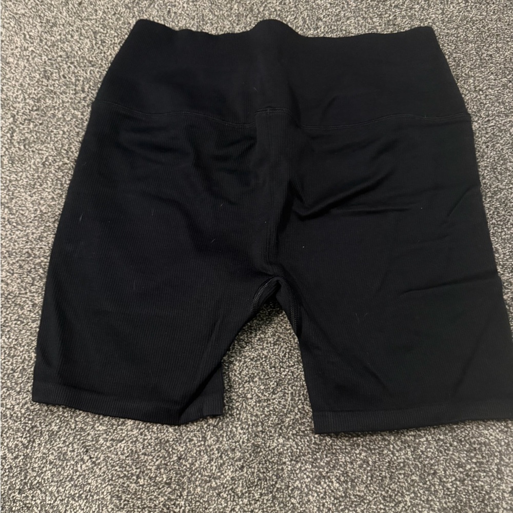 ALO Yoga Women's Black Bike Shorts - Picture 2 of 2